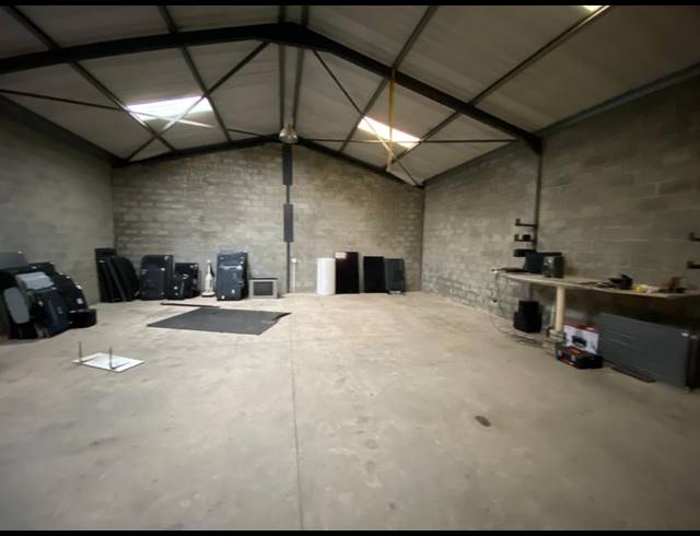 150M² WAREHOUSE TO LET IN STRAND INDUSTRIA